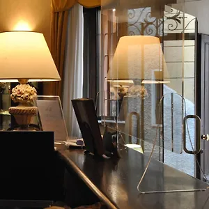 https://hotel-pavone-angera.it-lombardy.com